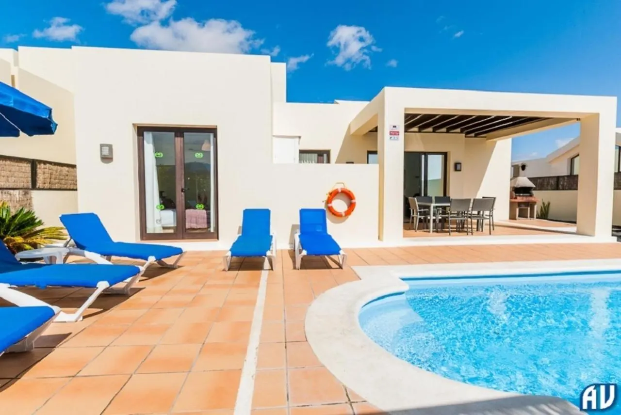 3-Bed Villa On Private Complex With Tennis Court Playa Blanca  Playa Blanca (Lanzarote)