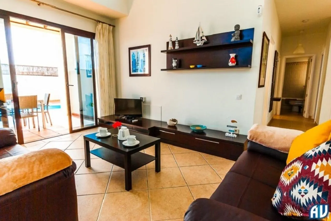 3-Bed Villa On Private Complex With Tennis Court Playa Blanca  0*, Playa Blanca (Lanzarote)