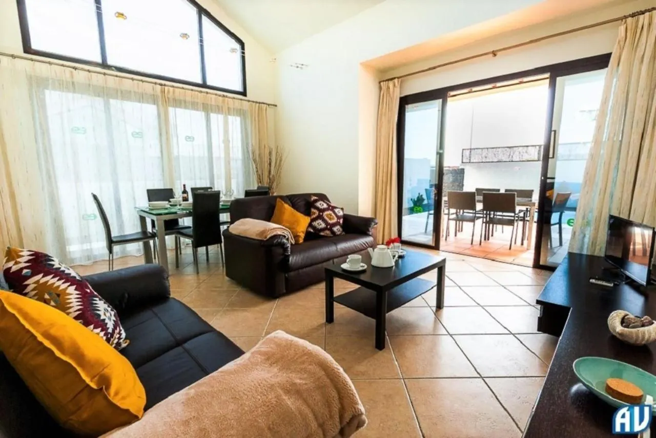 3-Bed Villa On Private Complex With Tennis Court Playa Blanca  0*, Playa Blanca (Lanzarote) Spain
